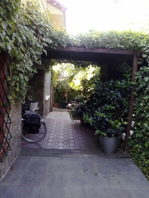 Property grounds - Cozy and quiet house in Majadahonda just 19 km from Madrid (Majadahona (Madrid))