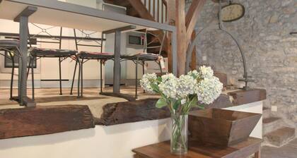 Atemberaubendes alleinstehendes Ferienhaus mit W-LAN, TV, Terrasse, Panoramablick und Parkplatz