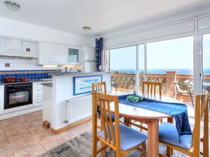 Microwave, oven, dishwasher, freezer - Beautiful private villa for 6 people with WIFI, TV, patio and panoramic view (Grifeu)