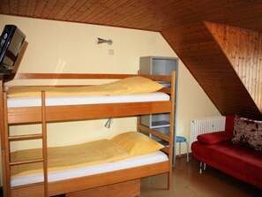 2 Schlafzimmer, Reisekinderbett, WLAN, Bettwäsche
