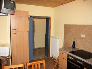 Kühlschrank, Mikrowelle, Ofen, Hochstuhl