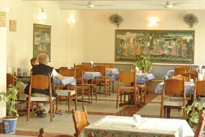 Restaurant - Hotel Arya Niwas (Jaipur)