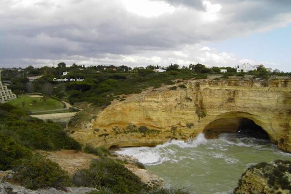 A stone bridge over a river with a label 'Castelo do Mar'. - Paradise (customer´s evaluation) (Lagoa)