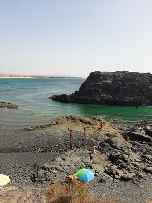 Plage, chaises longues