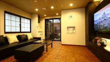 Private Vacation Home | 2 bedrooms, premium bedding, down comforters, minibar