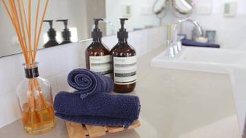 Hus - 2 soveværelser | Badeværelse | Bruser, gratis toiletartikler