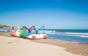 Ubicación cercana a la playa y pesca