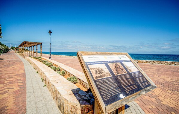 Platja a a prop i pesca 