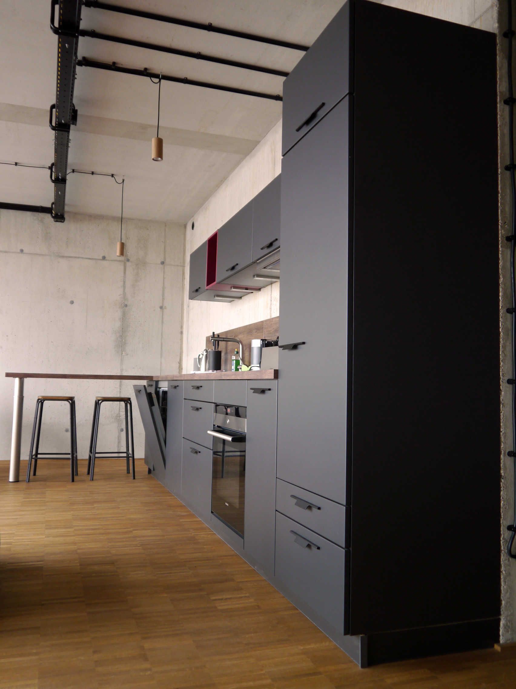 Kühlschrank, Ofen, Geschirrspüler, Hochstuhl