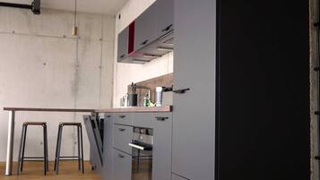 Refrigerador, horno, lavavajillas y periquera