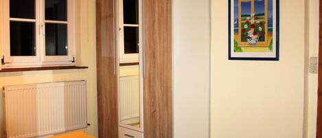 3 Schlafzimmer, Reisekinderbett, WLAN, Bettwäsche