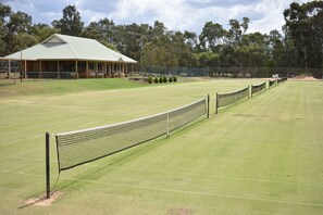 Tennis court - River Motel (Barham)