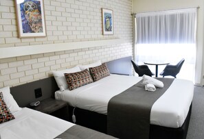Standard Room Queen & Single | Blackout drapes, iron/ironing board, free WiFi, bed sheets - River Motel (Barham)