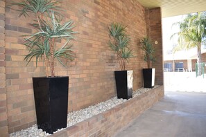 Property entrance - River Motel (Barham)