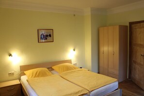 4 bedrooms, travel cot, WiFi, bed sheets - Category D: 4-room apartment for 6 persons - Pension Mühle (Egloffstein)