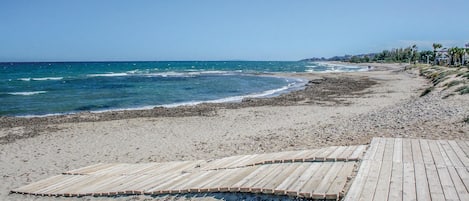 Platja a a prop i pesca