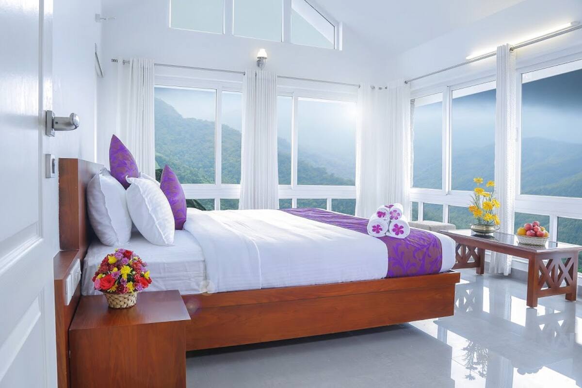 Premium Suite, 1 King Bed, Garden View