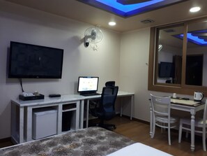 Standard Room | Room amenity - Breakfast at Tiffany's Motel (Mokpo)