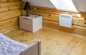 4 bedrooms, travel cot, WiFi