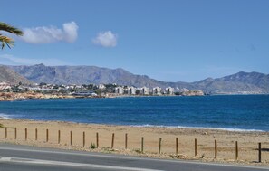 Ubicación cercana a la playa y pesca