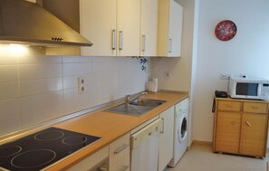 Fridge, microwave, stovetop, dishwasher - Nice apartment in Sucina with WiFi (Sucina)