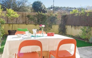 Outdoor dining - 2 bedroom stunning apartment in Llanes (Llanes)