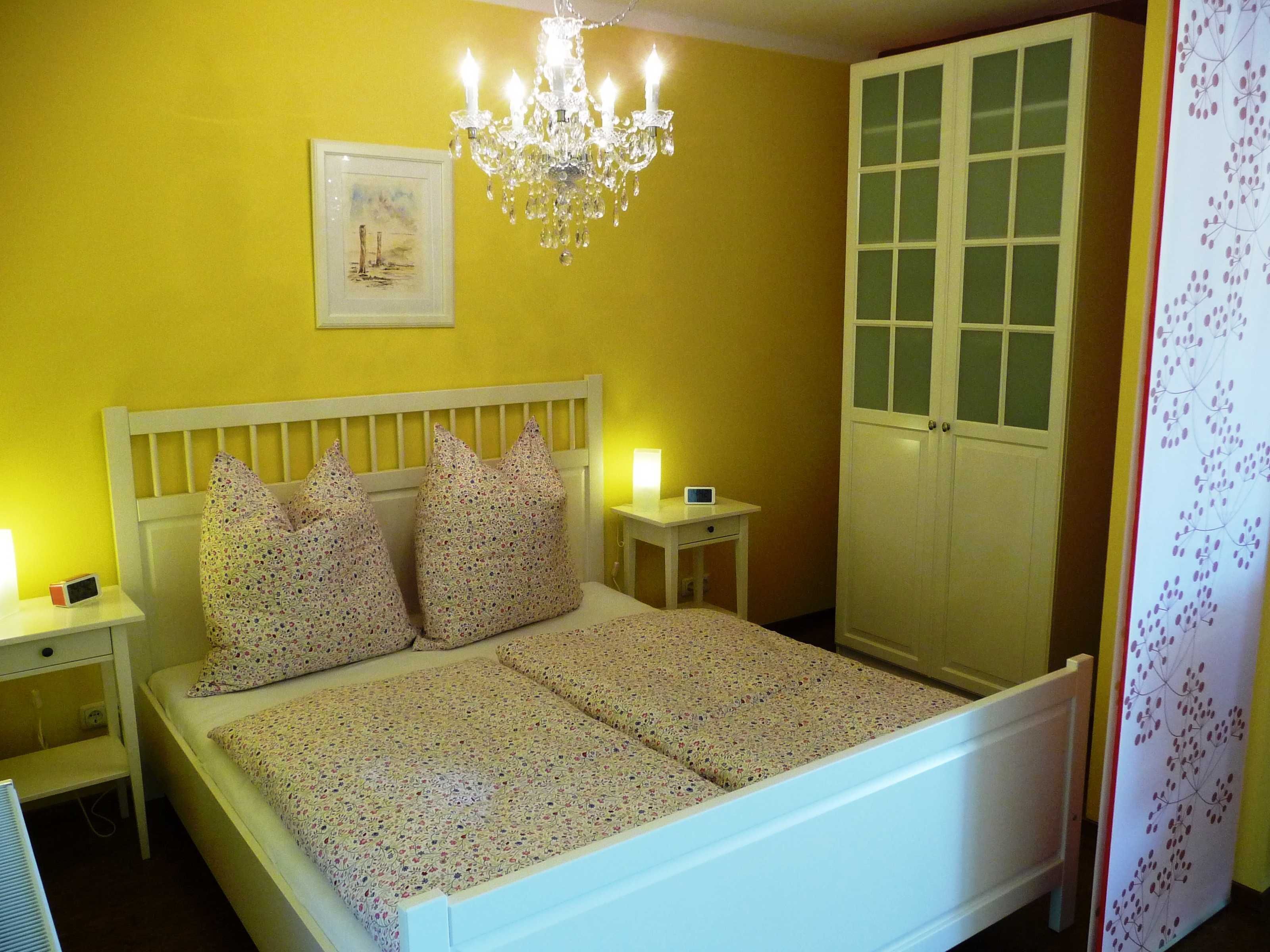 1 bedroom, bed sheets