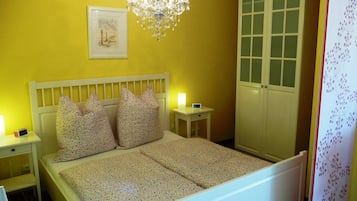 1 bedroom, bed sheets