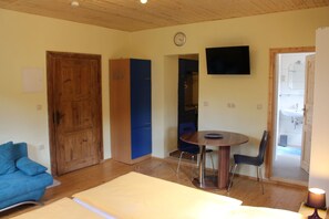 1 chambre, lit parapluie, Wi-Fi, draps fournis