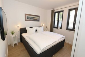 Unclassified image, 5 of 43, button