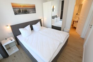 Unclassified image, 4 of 43, button