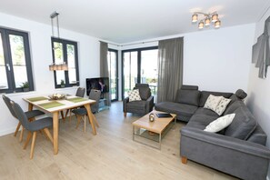 Unclassified image, 2 of 43, button