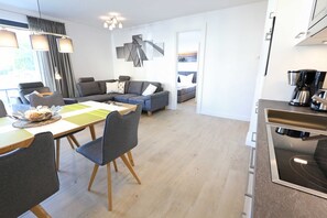 Unclassified image, 3 of 43, button