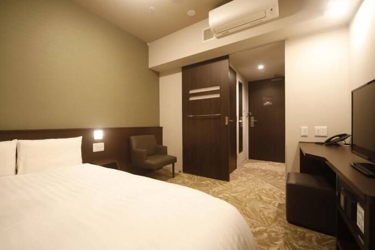 เครื่องนอนระดับพรีเมียม, ตู้นิรภัยในห้องพัก, ผ้าม่านกันแสง