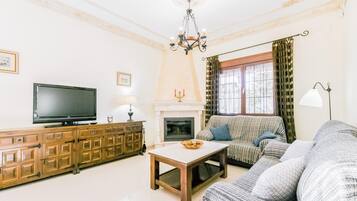 Smart TV, fireplace, table football