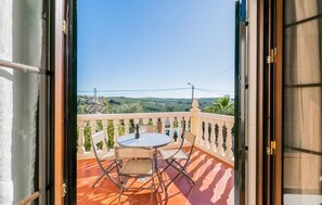 Outdoor dining - 3 bedroom awesome home in Casariche (Casariche)