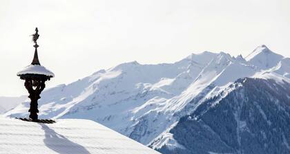 south-facing Rauriser primary room with glazed bathroom - Hotel Alpina ****