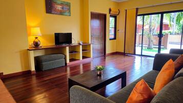 Deluxe Villa | Living area