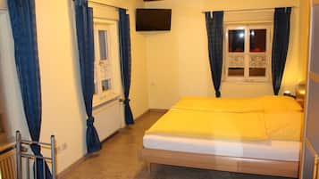1 bedroom, travel cot, WiFi, bed sheets