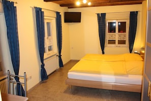 1 chambre, lit parapluie, Wi-Fi, draps fournis