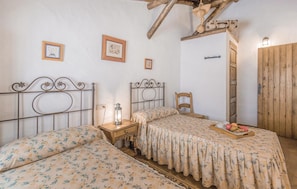 3 bedrooms, free WiFi, bed sheets