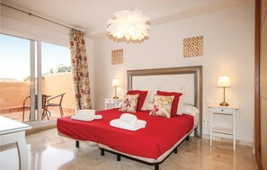 5 bedrooms, free WiFi, bed sheets