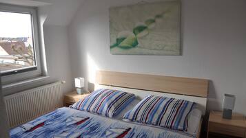 2 bedrooms, travel crib, WiFi