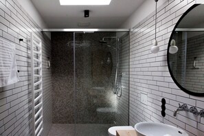 Unclassified image, 2 of 24, button - The Generous (03) - Z1-THE HOUSE (Zwenkau)