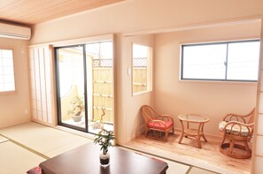 Living room - Shirakabanoyado-setsugetsu (Osaka)