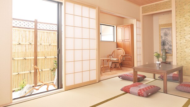 Una habitación japonesa tradicional con suelo de tatami, una puerta corredera, una mesa de madera y vista a una valla de bambú.