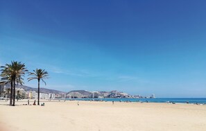 Ubicación cercana a la playa y pesca