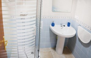 Combined shower/bathtub