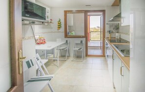KĂŒhlschrank, Mikrowelle, Herdplatte, GeschirrspĂŒler
