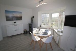 Dining - Borucki house rental - Beautiful cottage with woodburning stove (Friedrichskoog)